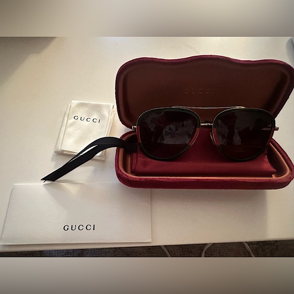 SOLD: Brand new Gucci Aviators - Picture 3 of 4